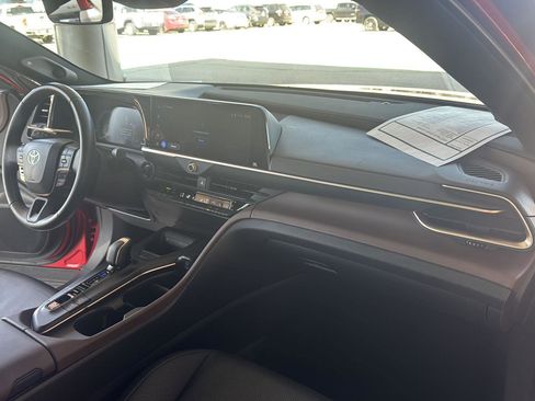 Used 2023 Toyota Crown Limited image 18