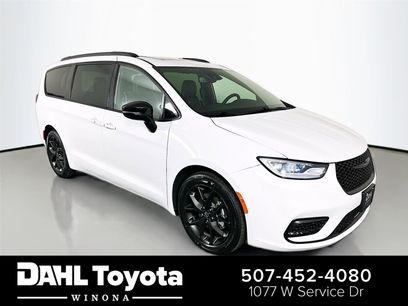 Used 2025 Chrysler Pacifica Limited