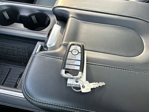 Used 2025 Ford Expedition Max Platinum AWD/4WD image 7