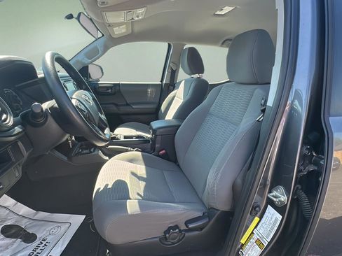 Used 2017 Toyota Tacoma SR w/ SR Convenience Package RWD image 17