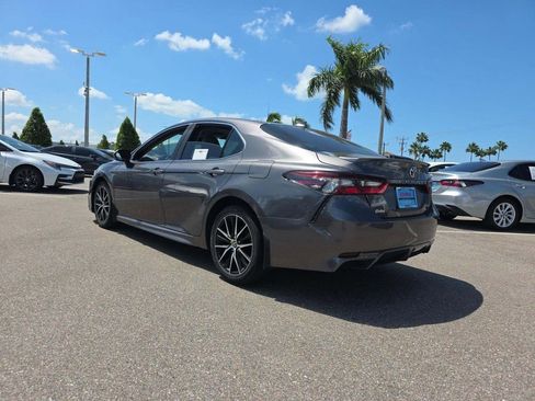 Used 2023 Toyota Camry SE FWD image 4