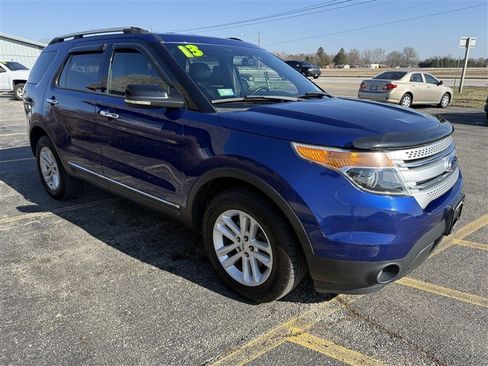 Used 2013 Ford Explorer XLT image 3