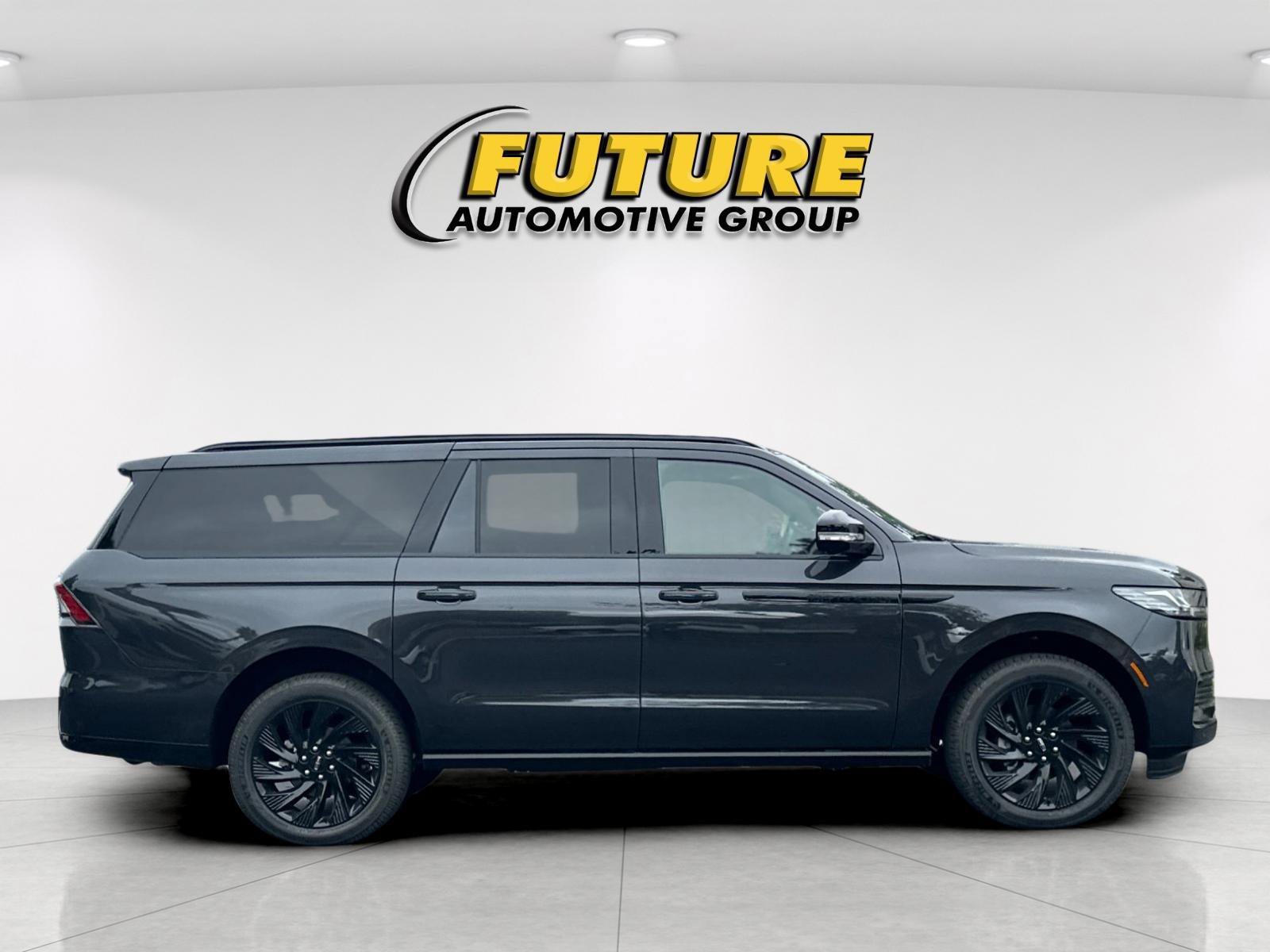 New 2026 Lincoln Navigator L Reserve w/ Jet Appearance Package AWD/4WD image 2