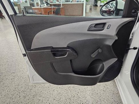 Used 2019 Chevrolet Sonic LT FWD image 25