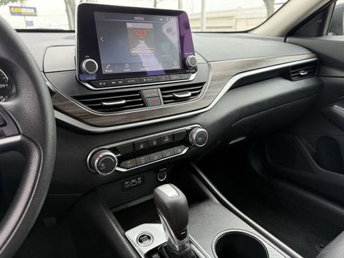 Used 2025 Nissan Altima 2.5 SV FWD image 13