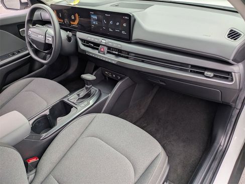 Used 2025 Kia K4 LXS image 29