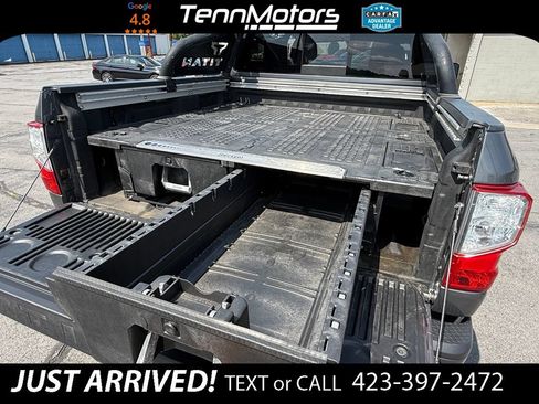 Used 2018 Nissan Titan PRO-4X w/ Pro-4x Convenience Package AWD/4WD image 17
