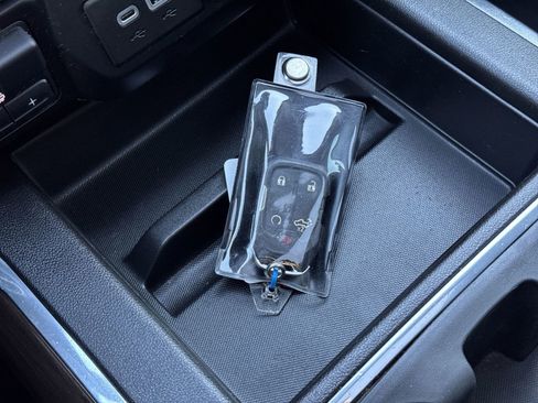 Used 2023 GMC Sierra 2500 SLT w/ SLT Convenience Package image 35