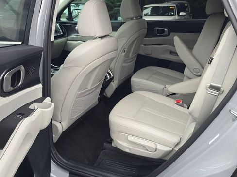 Certified 2024 Kia Sorento EX w/ Panoramic Sunroof Package FWD image 10