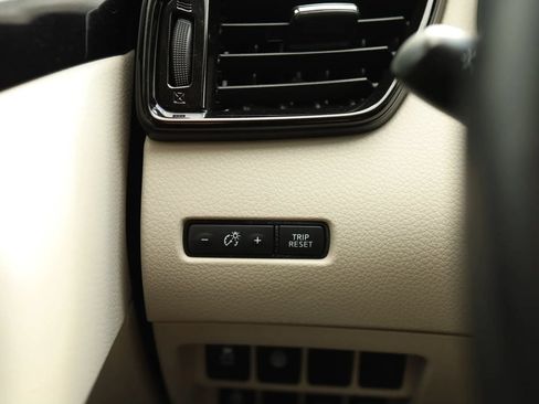 Used 2021 Nissan Rogue Sport SV FWD image 23