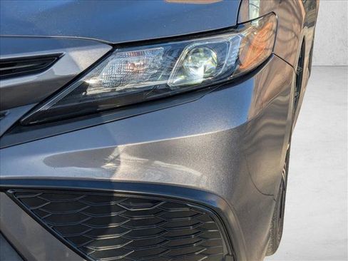 Used 2021 Toyota Camry SE image 9