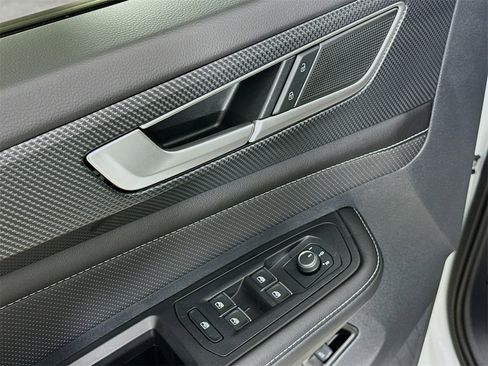 Used 2025 Volkswagen Atlas Cross Sport SEL R-Line image 21