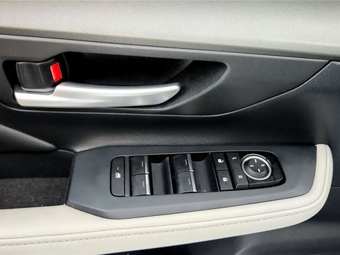 Used 2025 Toyota Grand Highlander XLE image 26