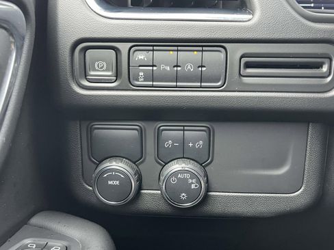 Used 2024 Chevrolet Suburban RST image 25