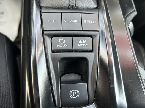 Used 2025 Toyota Camry LE FWD image 30