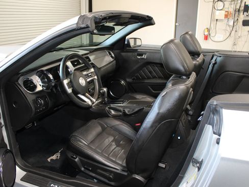 Used 2010 Ford Mustang GT RWD image 34