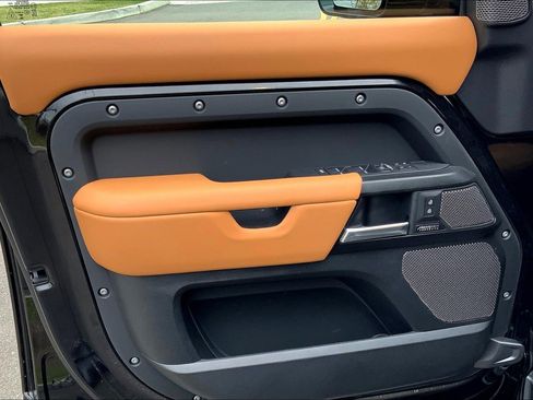 Used 2024 Land Rover Defender 110 V8 image 21