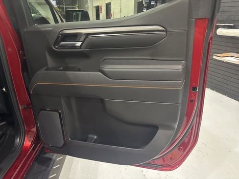 Used 2025 GMC Sierra 1500 AT4 w/ AT4 Premium Package image 32