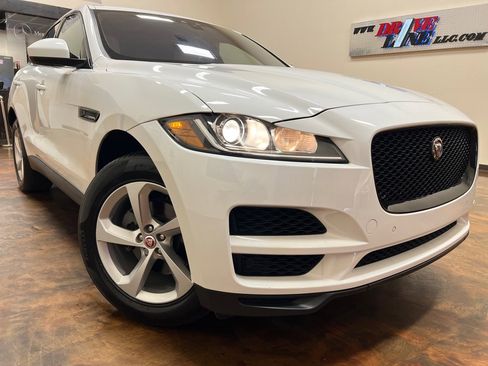 Used 2020 Jaguar F-PACE Premium image 40