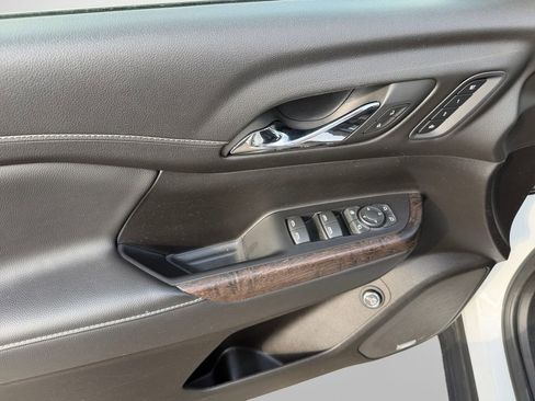 Used 2023 GMC Acadia Denali FWD image 14