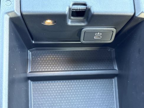 Used 2025 BMW 330i xDrive Sedan AWD/4WD image 33