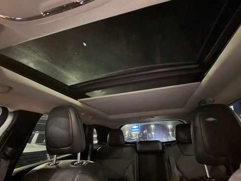 Used 2018 Jeep Cherokee Limited w/ Technology Group image 19