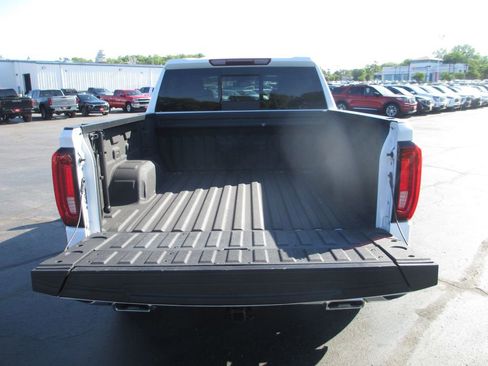 Used 2025 GMC Sierra 1500 SLT w/ SLT Premium Plus Package AWD/4WD image 8