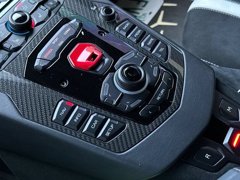 Used 2020 Lamborghini Aventador SVJ AWD/4WD image 24