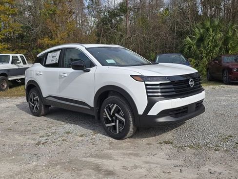 New 2026 Nissan Kicks SV w/ SV Premium Package image 2