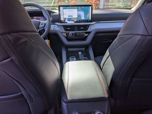 New 2026 Ford Explorer ST-Line w/ ST-Line Street Pack image 29