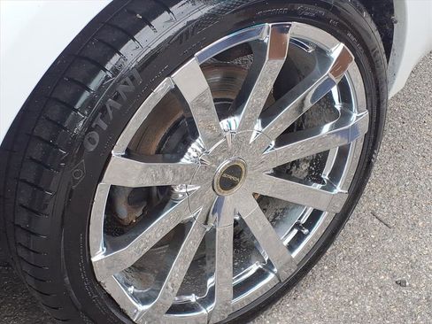 Used 2005 Ford Five Hundred Limited image 10