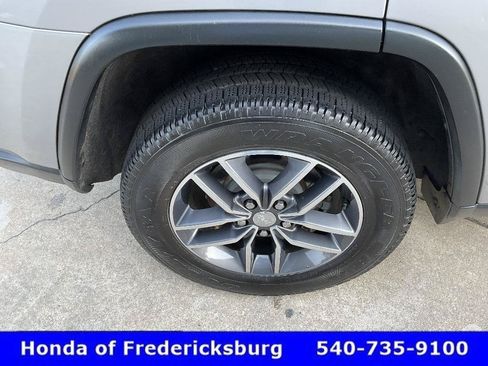 Used 2017 Jeep Grand Cherokee Limited w/ Luxury Group II AWD/4WD image 11