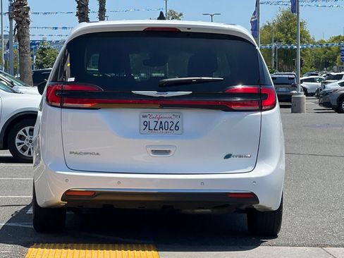Used 2024 Chrysler Pacifica Limited FWD image 5