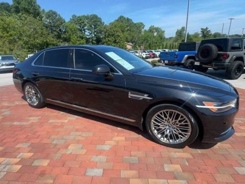 Used 2021 Genesis G90 5.0 Ultimate RWD image 4