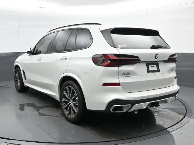 Used 2025 BMW X5 xDrive40i w/ M Sport Package AWD/4WD image 9