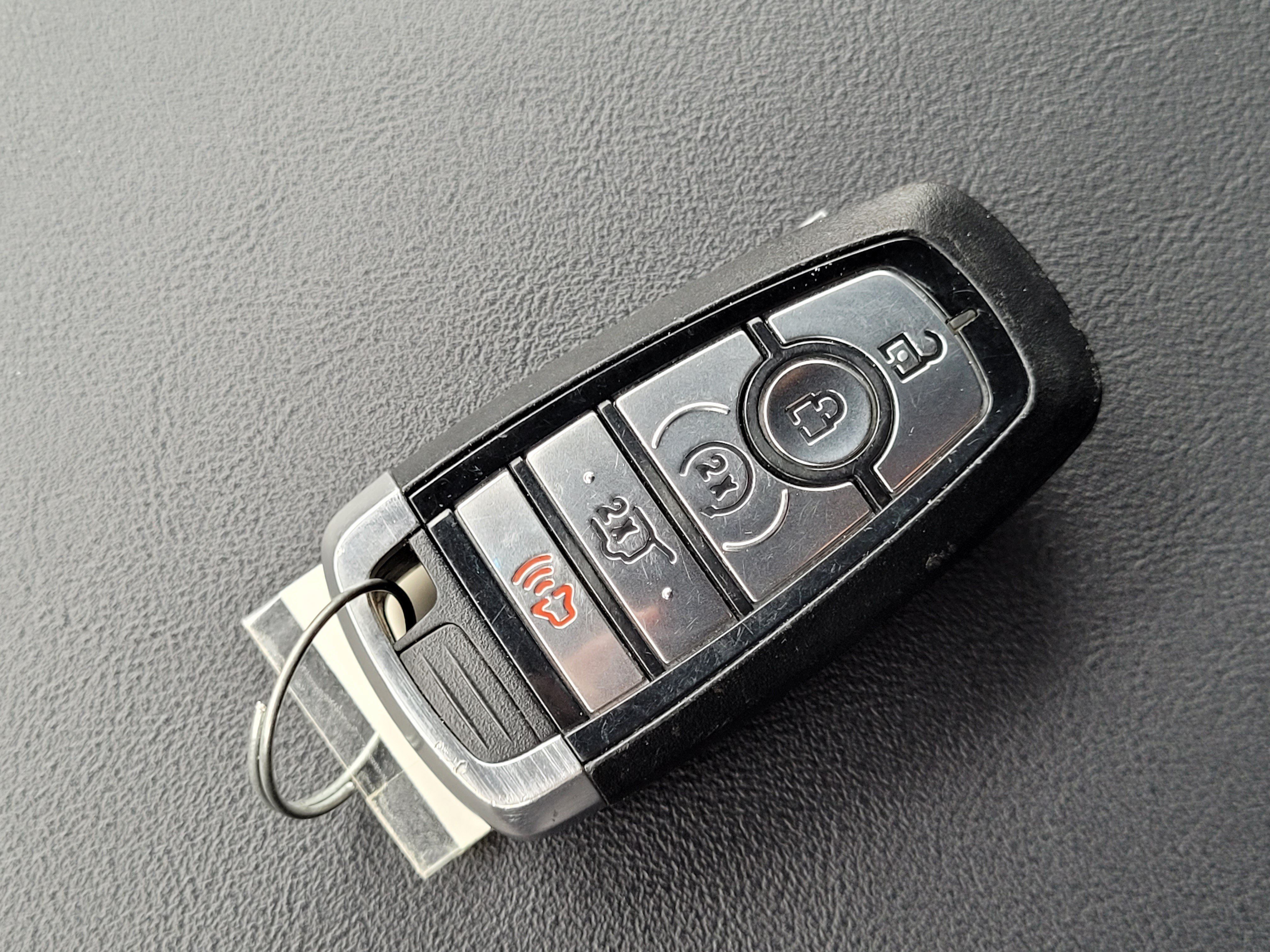 Used 2025 Ford Explorer ST-Line w/ ST-Line Street Pack AWD/4WD image 11