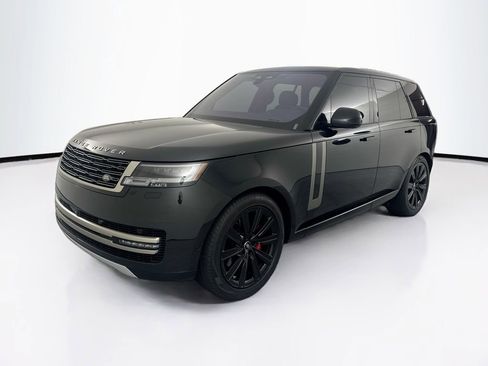 Used 2023 Land Rover Range Rover SE image 1