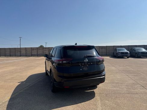 Certified 2025 Nissan Rogue SV FWD image 18