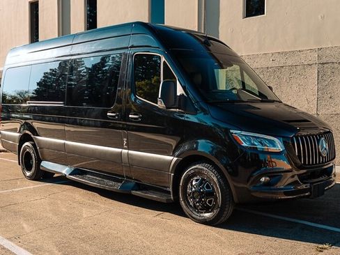 Used 2022 Mercedes-Benz Sprinter 3500 image 2