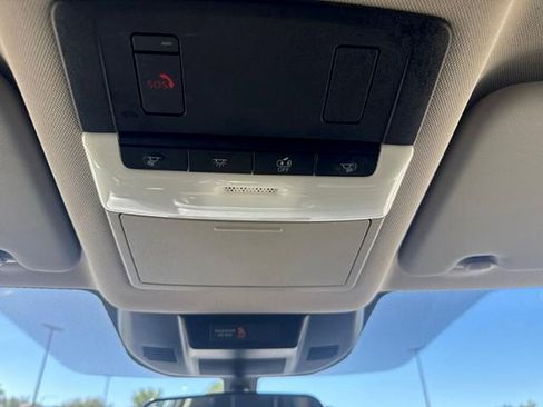 Used 2025 Nissan Rogue SV AWD/4WD image 15