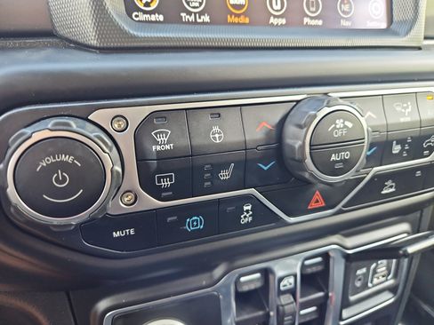Used 2023 Jeep Wrangler Unlimited w/ Cold Weather Group AWD/4WD image 20