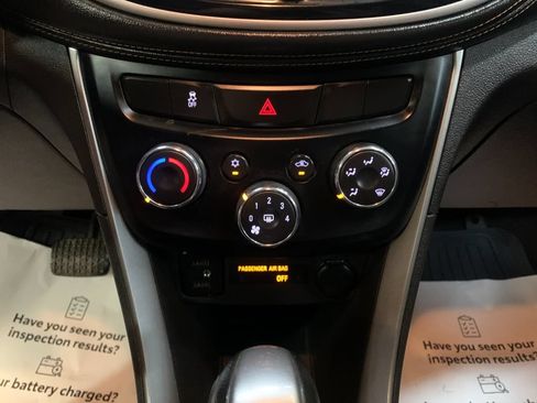 Used 2021 Chevrolet Equinox LT FWD image 25