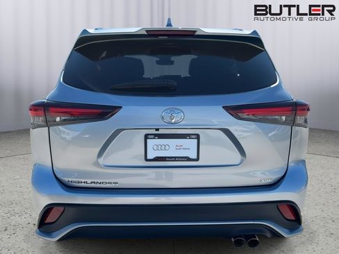 Used 2024 Toyota Highlander XSE image 6