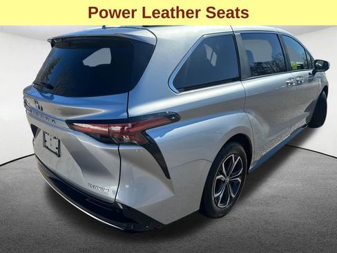Used 2025 Toyota Sienna Platinum AWD/4WD image 10