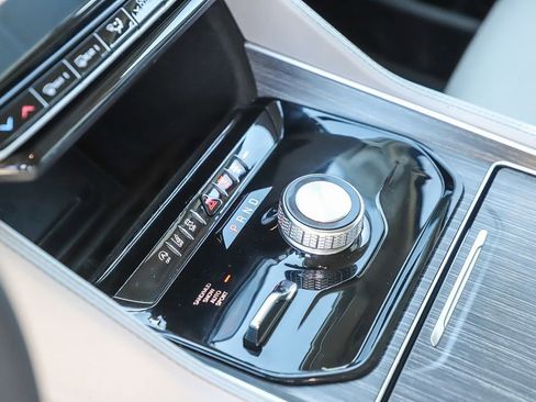 Used 2024 Jeep Wagoneer L Series II w/ Flexible Seating Group image 20