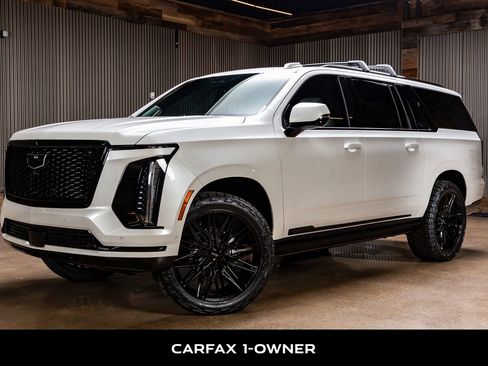 Used 2025 Cadillac Escalade ESV Sport Platinum w/ LPO, ONYX Package image 5