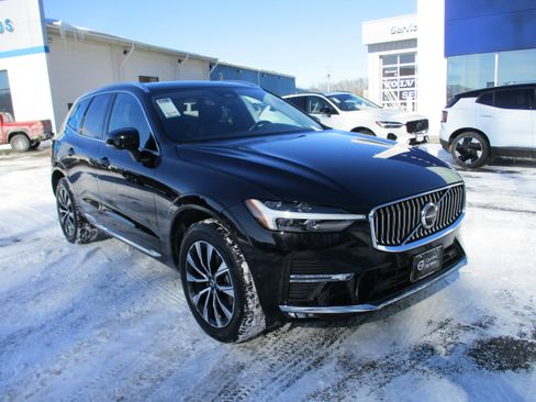 Certified 2023 Volvo XC60 B5 Plus image 3