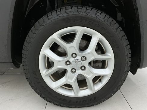 Used 2017 Jeep Renegade Latitude w/ Cold Weather Group AWD/4WD image 46
