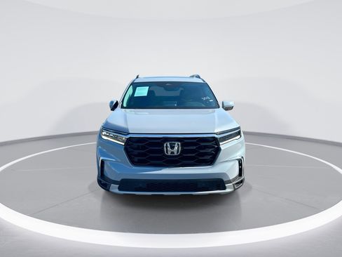 Used 2023 Honda Pilot Touring image 3