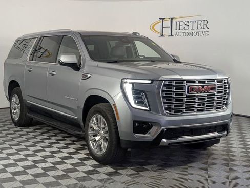 Used 2025 GMC Yukon XL Denali AWD/4WD image 2